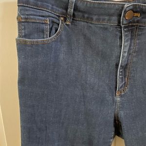 Ann Taylor Dark Bkue Curvy Skinny Jean Tapered Leg size 16 Womens